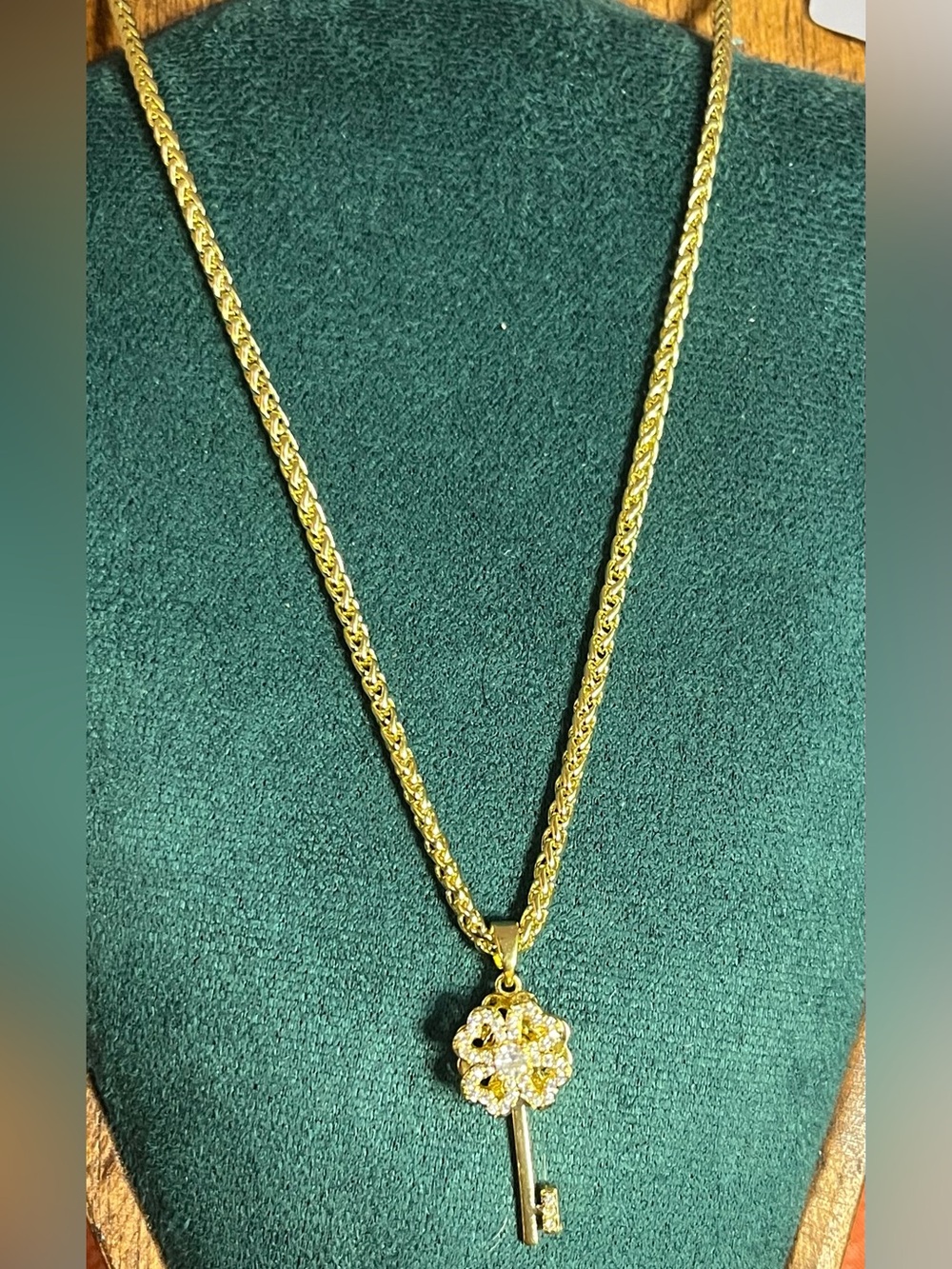 Gold Flower Clover Key (Spinner!) Pendant Necklace - 16” Sparkle